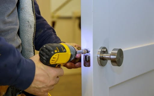 Emergency eviction locksmiths help secure properties after evictions with fast lock changes and reliable security solutions. Click to find out how they can help.
